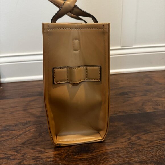 The Tote Bag Leather Medium Traveler Tote Bag - Picture 8 of 9